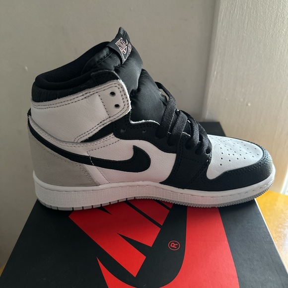 Air Jordan 1 Retro High OG - Picture 3 of 5